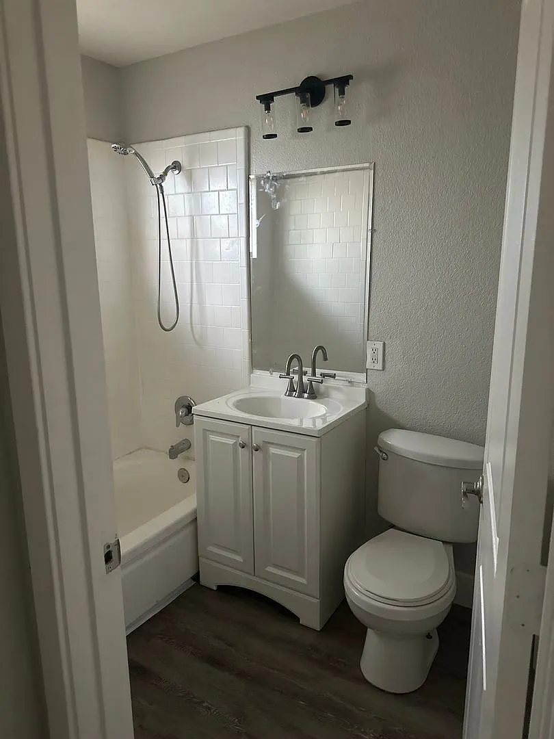 Sutter Crossing Apartments — Photo 3