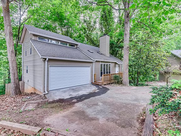 2nd image of 638 Green Valley Dr SE