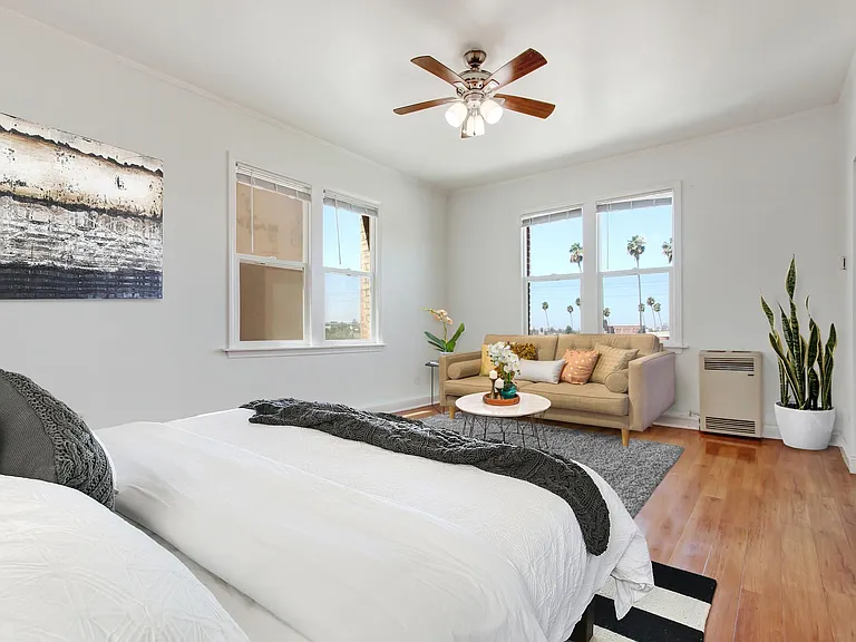 #410 Living/Bedroom