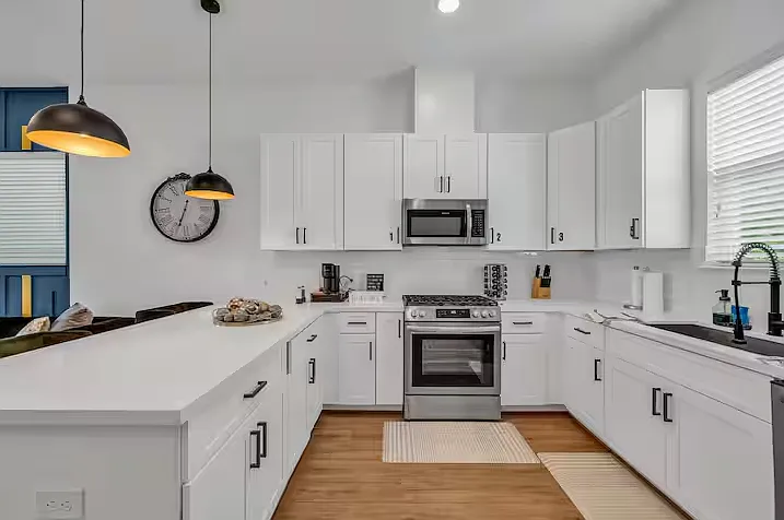 5 bed, 1826 sqft, $850 — Photo 2