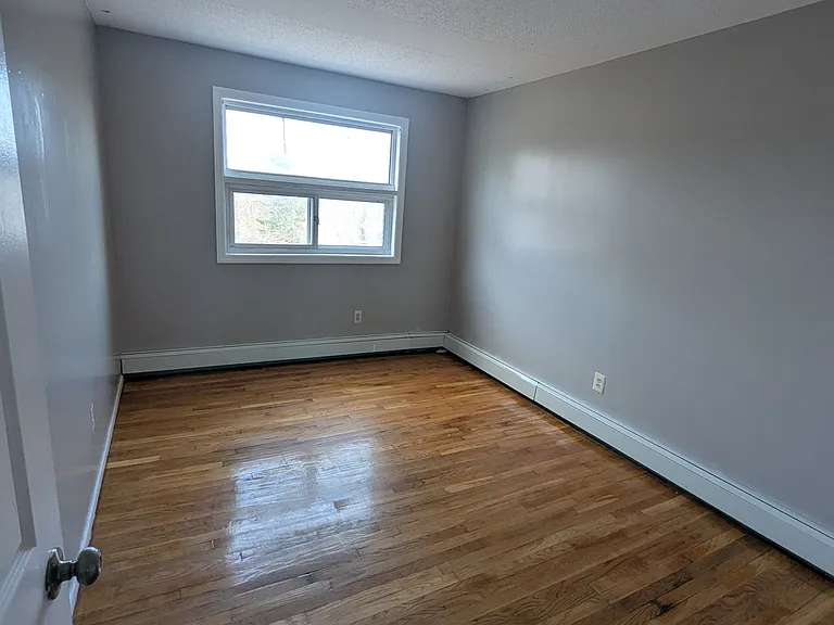 404 Barbour St — Photo 7