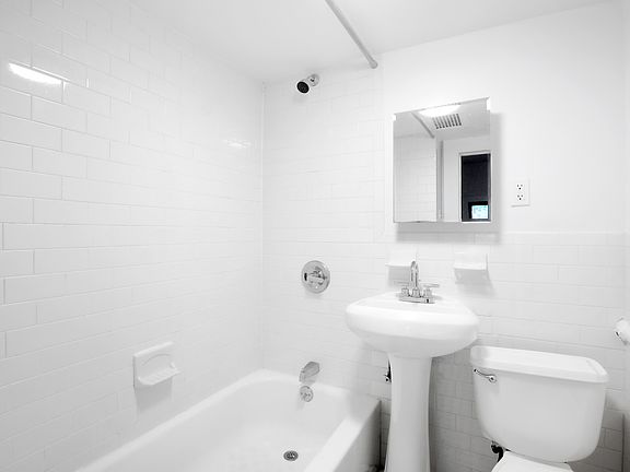 5th image of 235 W 13th St APT 8
