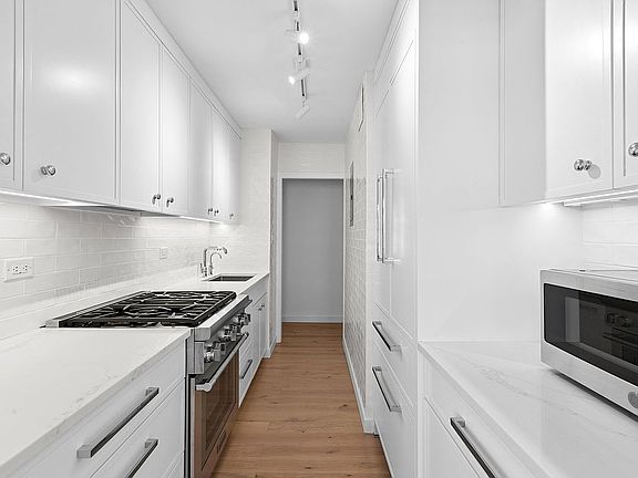 4th image of 360 E 72nd St APT A1406