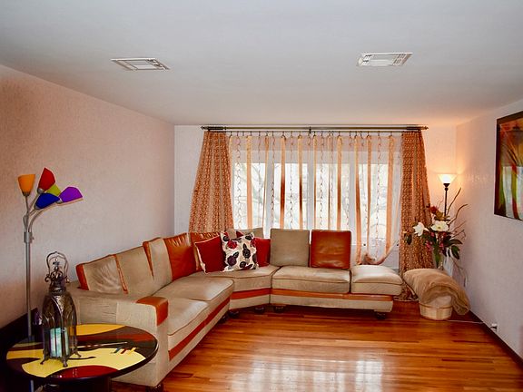 5th image of 4 Strawberry Ln