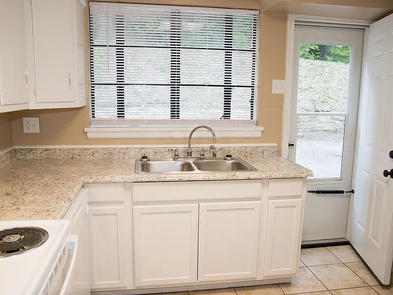 1223 Greenbrier Rd #1/2 — Photo 23