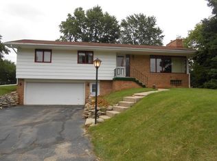 3760 Pilgrim Rd, Brookfield, WI 53005