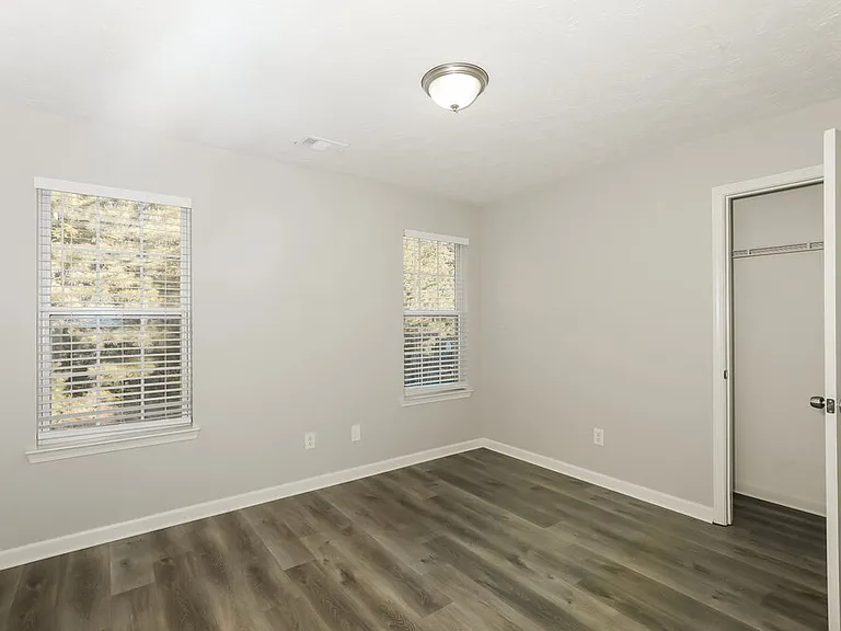 135 Greenland Dr — Photo 12