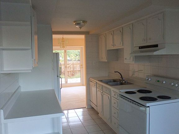 2nd image of 8834 Oak Hollow Ct