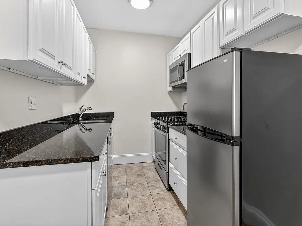 28 Langdon St #10