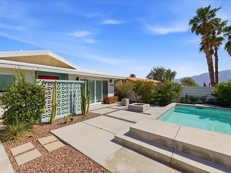 9750 Valencia Dr — Photo 30