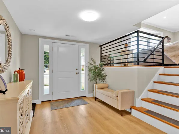 2 Flintstone Dr, Marlton, NJ 08053