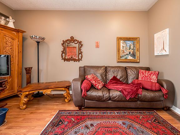5th image of 488 Yonge St #9