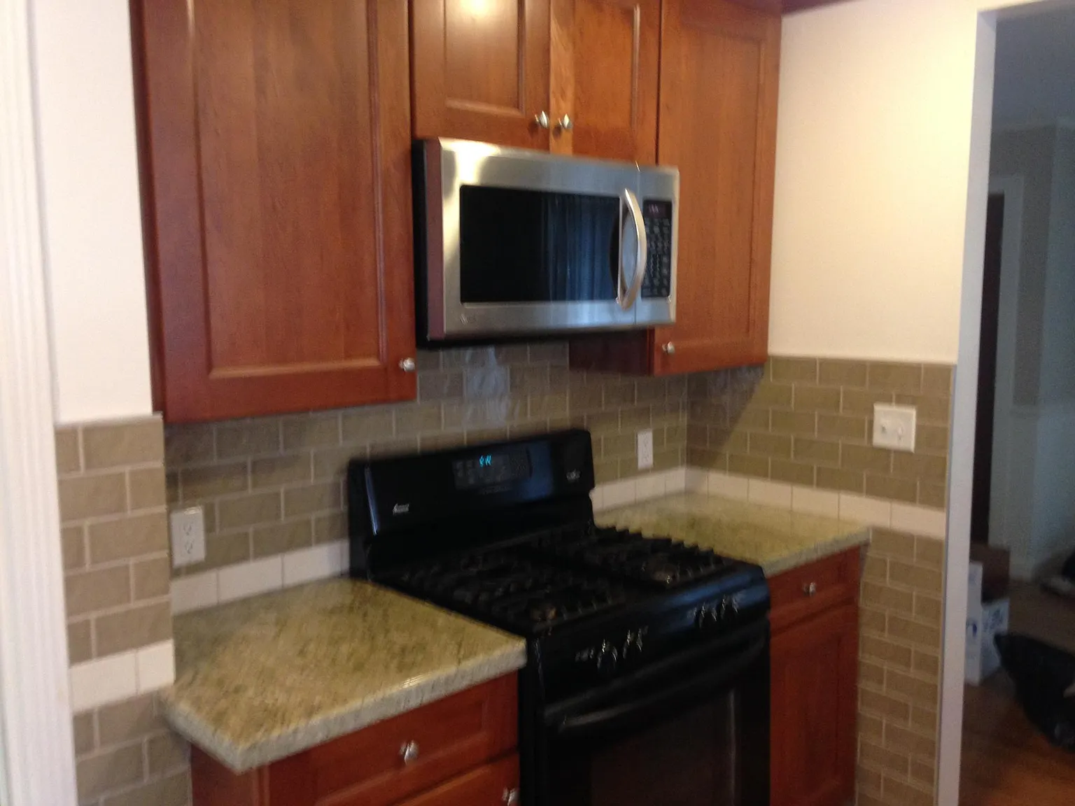 321 Linden Ave — Photo 2