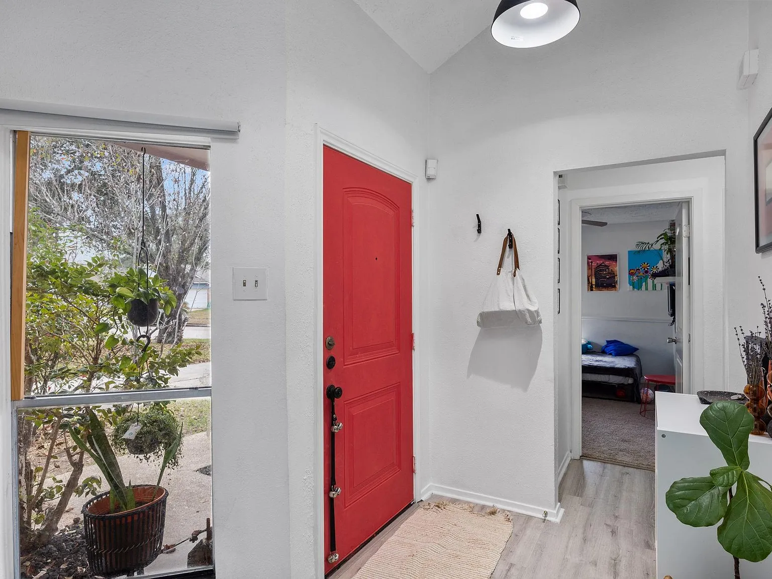 4 bed, 2.0 bath, 1335 sqft, $1,800 — Photo 4