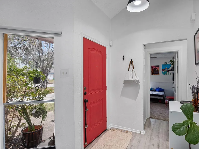 9306 Crescent Moon Dr — Photo 4