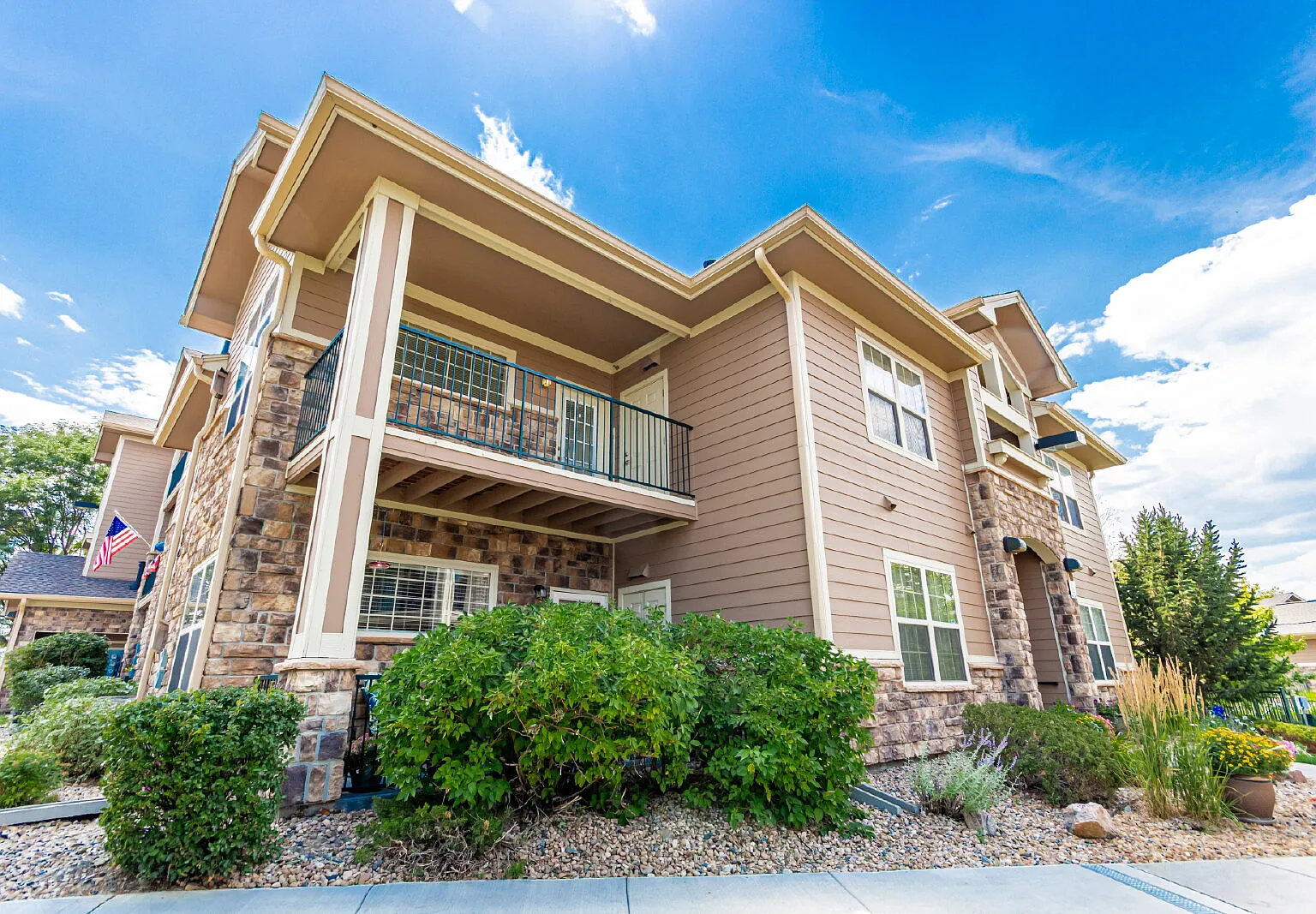 2 bed, 2.0 bath, 1160 sqft, $1,890 — Photo 3
