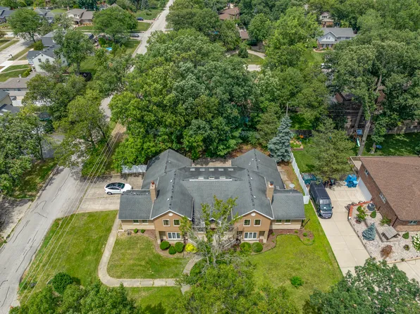 8960 W 100th St, Palos Hills, IL 60465