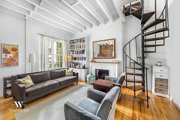 Sold by Warburg | media 1