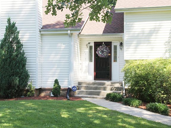4th image of 10 Tate Ct