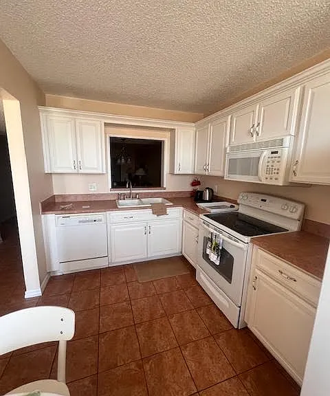 7700 Sun Island Dr S #506 — Photo 6
