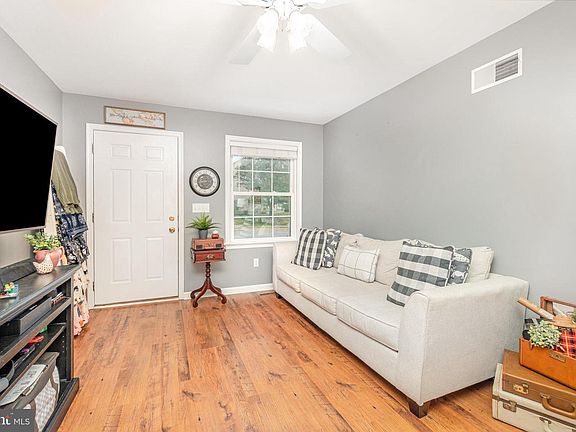 5th image of 261 Meadow Ln