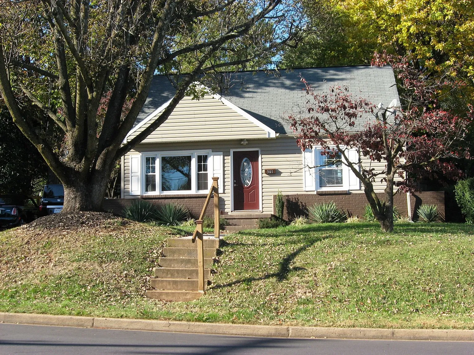 301 Jefferson St photo 1