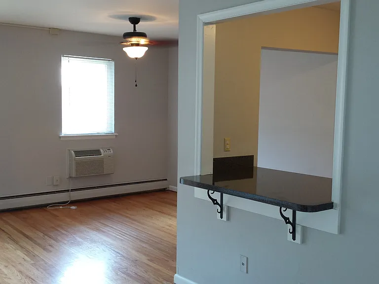 85 Lawrence Rd — Photo 4