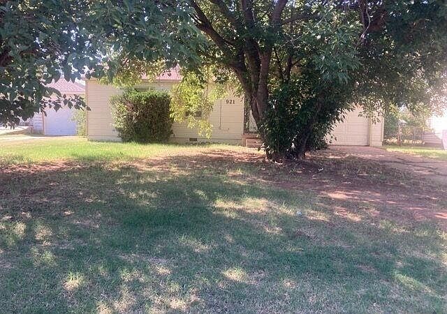 1st image of 921 E Oakwood Ave