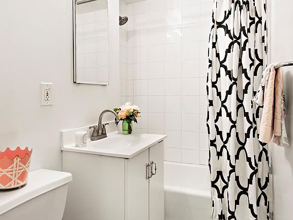 5th image of 304 W 88th St