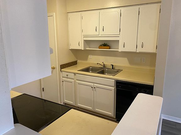 5th image of 8333 Country Walk Dr APT D