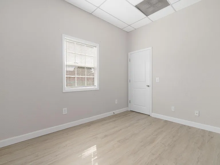 2908 Bloomingdale Rd #1 — Photo 8