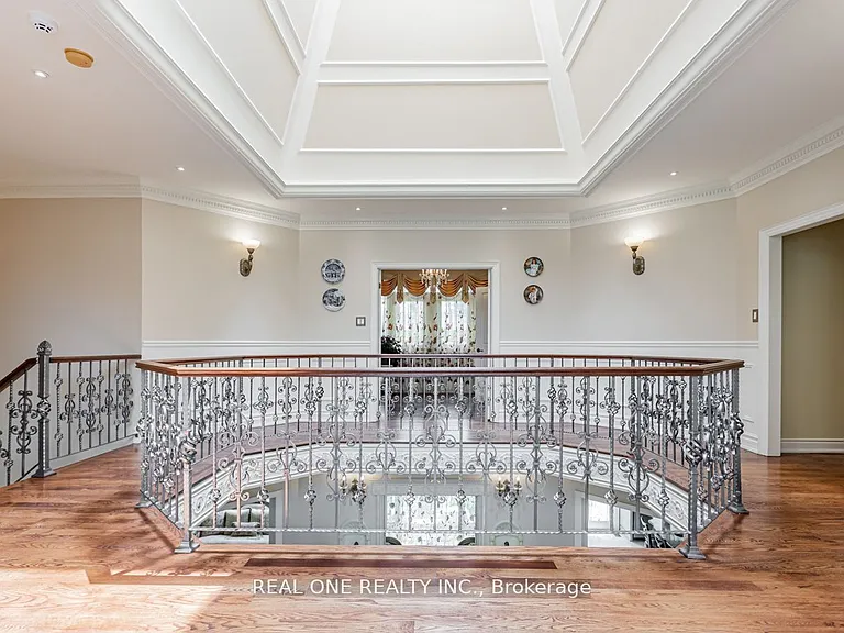 15 Royal Oak Dr — Photo 9