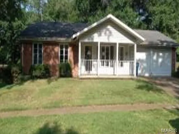12719 Meadowdale Dr, Saint Louis, MO 63138