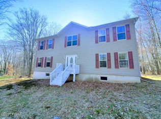 146 View Dr, Greentown, PA 18426