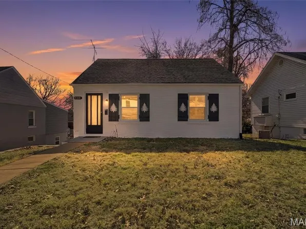 8710 Ezra Dr, Saint Louis, MO 63114