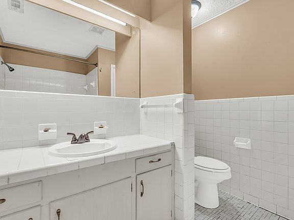 4th image of 434 East St #434