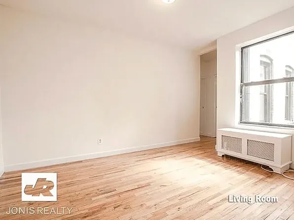 121 Saint Marks Pl, New York, NY
