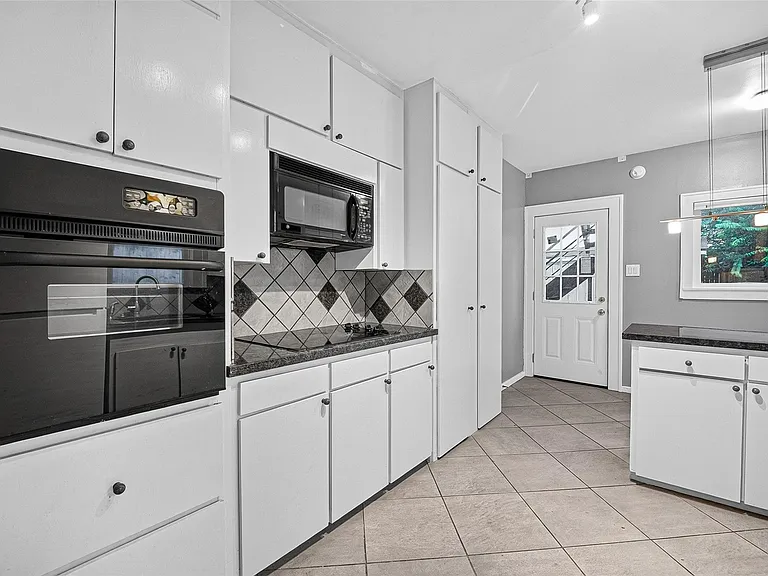 1758 Hawthorne St #1 — Photo 10