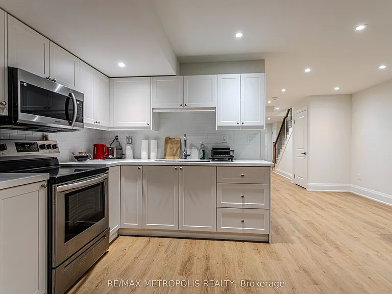 79 A Laburnham Ave #BASEMENT — Photo 12