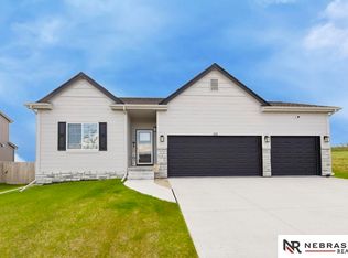 8118 S 199th St, Gretna, NE 68028