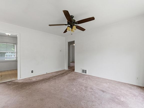 5th image of 2009 Cambridge Dr