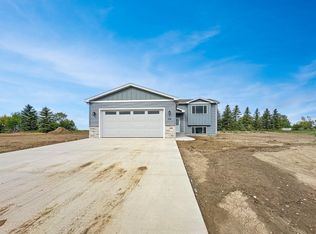 308 7th Ave SW, Surrey, ND 58785