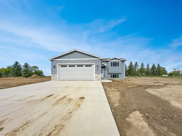 308 7th Ave SW, Surrey, ND 58785