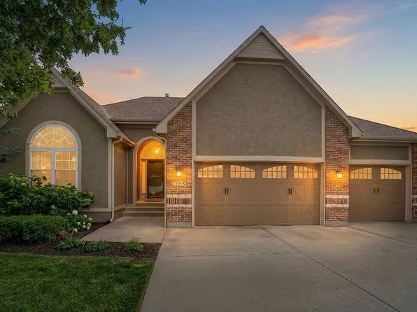 1205 Richards Cir, Raymore, MO 64083