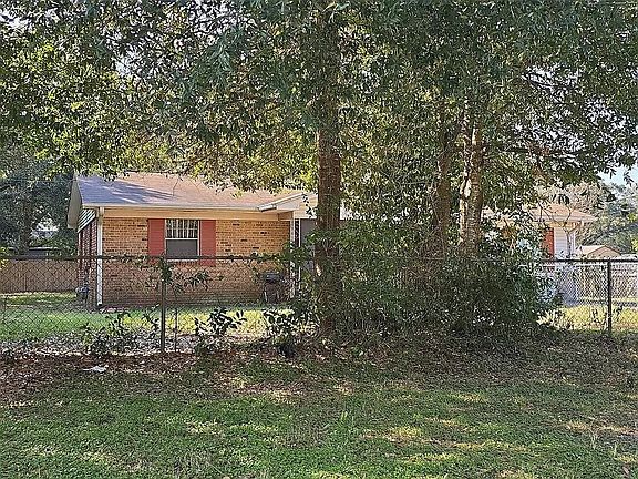 3rd image of 109 Kenmore Rd