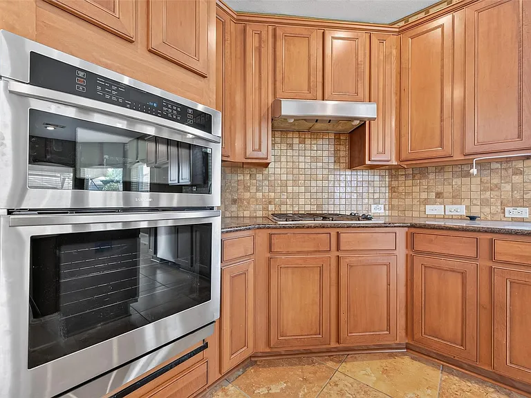 9735 Lansing Meadows Dr — Photo 16