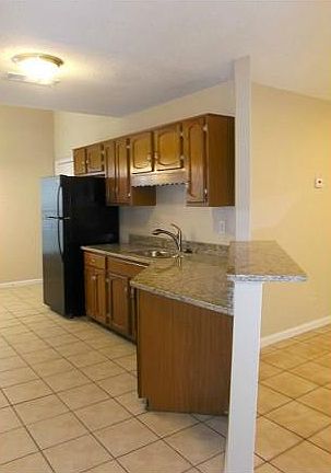 5th image of 2351 Georgia Ln