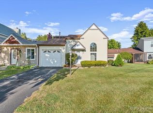 1131 Pond Point Rd, Woodstock, IL 60098