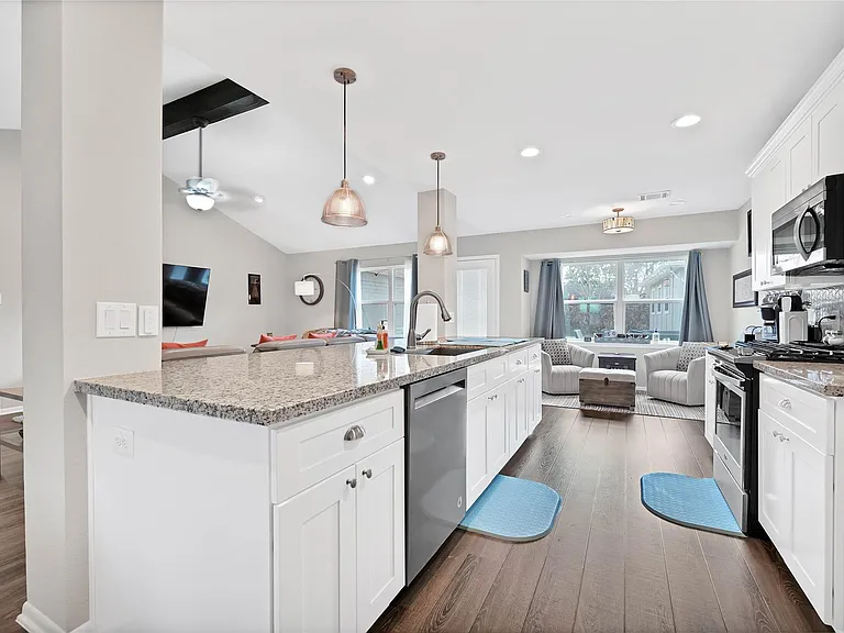 143 Bluebonnet St — Photo 8