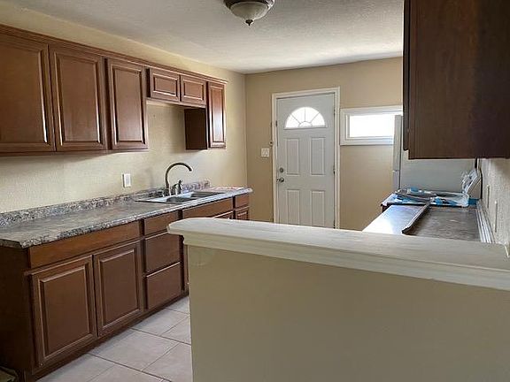 3rd image of 1611 Golder Ave APT B